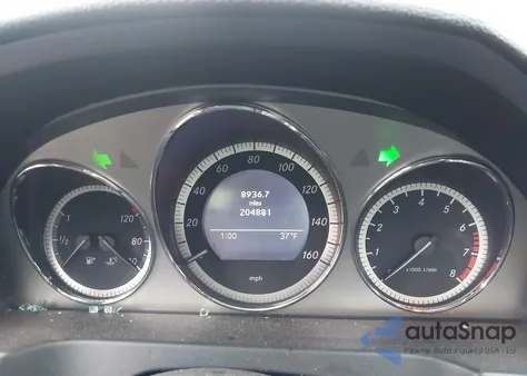 2009 Mercedes-Benz C 300 Luxury/Sport z USA, uszkodzony, nr VIN WDDGF54X39R069619